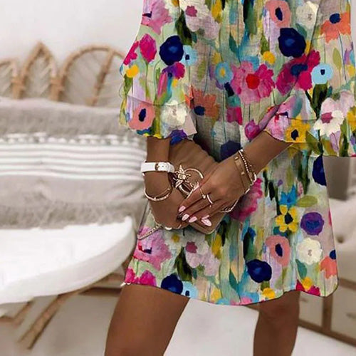 Tabitha - Mini-robe romantique à imprimé floral et col en V
